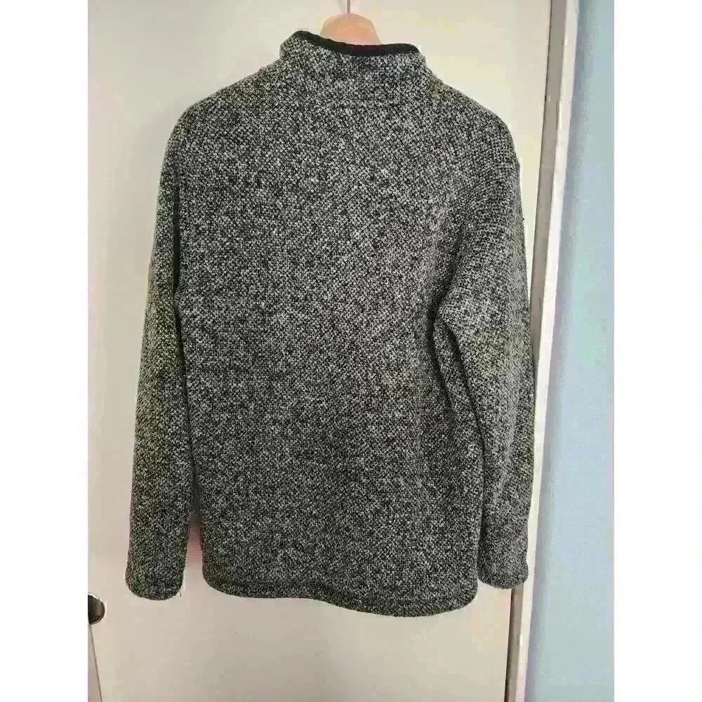 Orvis Men's Sherpa 1/4 Xip Sweater. Size Small. Grey in‎ color. Perfect for cold